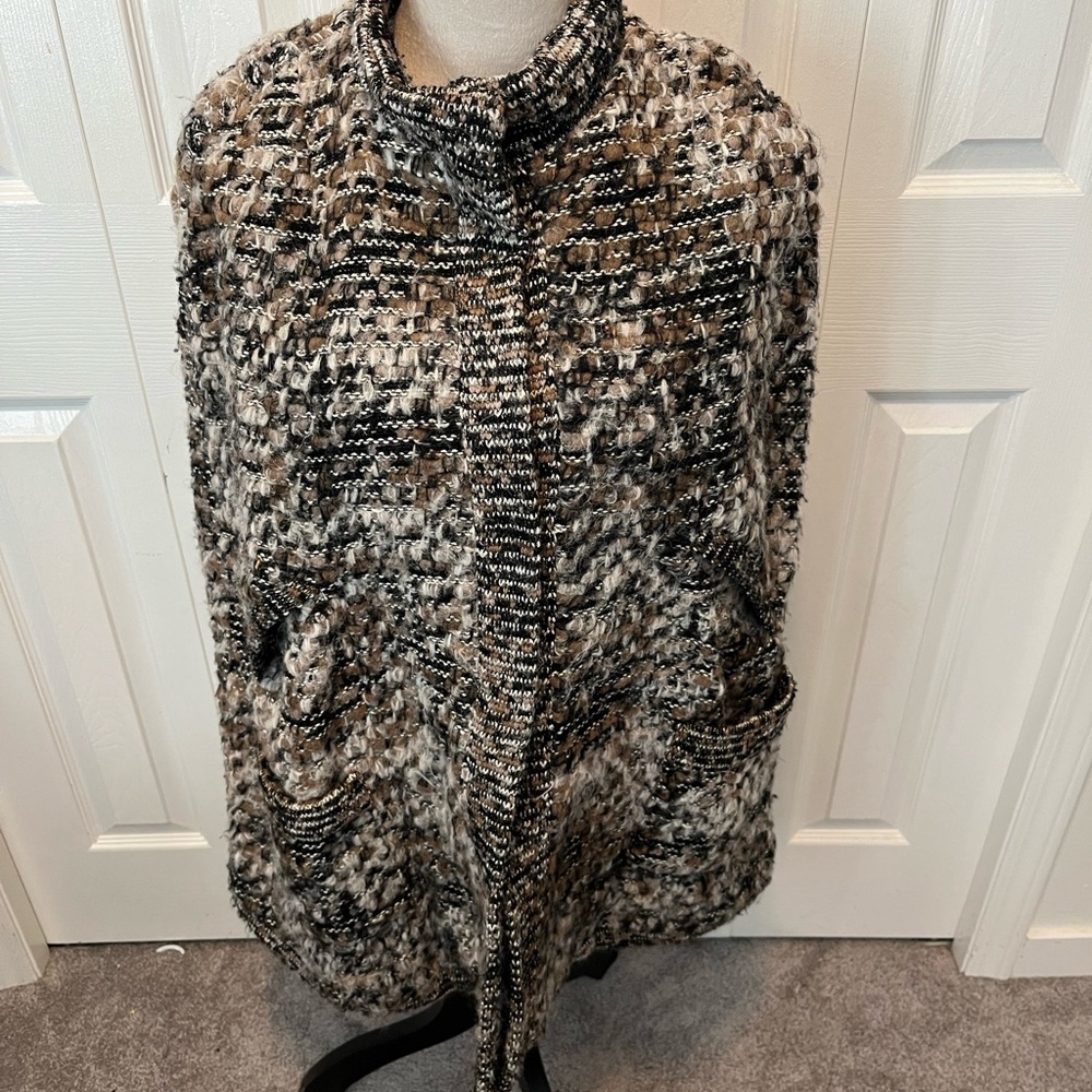 Zara Size M Wool Blend Chic Women's Black and gray Cape